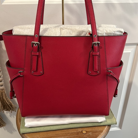 AUTHENTIC Michael Kors Voyager Tote Bag in Dark Raspberry, NWT - Picture 6 of 16